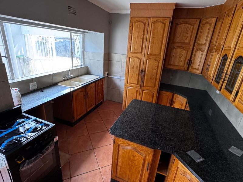 2 Bedroom 1 Bathroom very Big Apartment Wierdapark!! - Photo 10