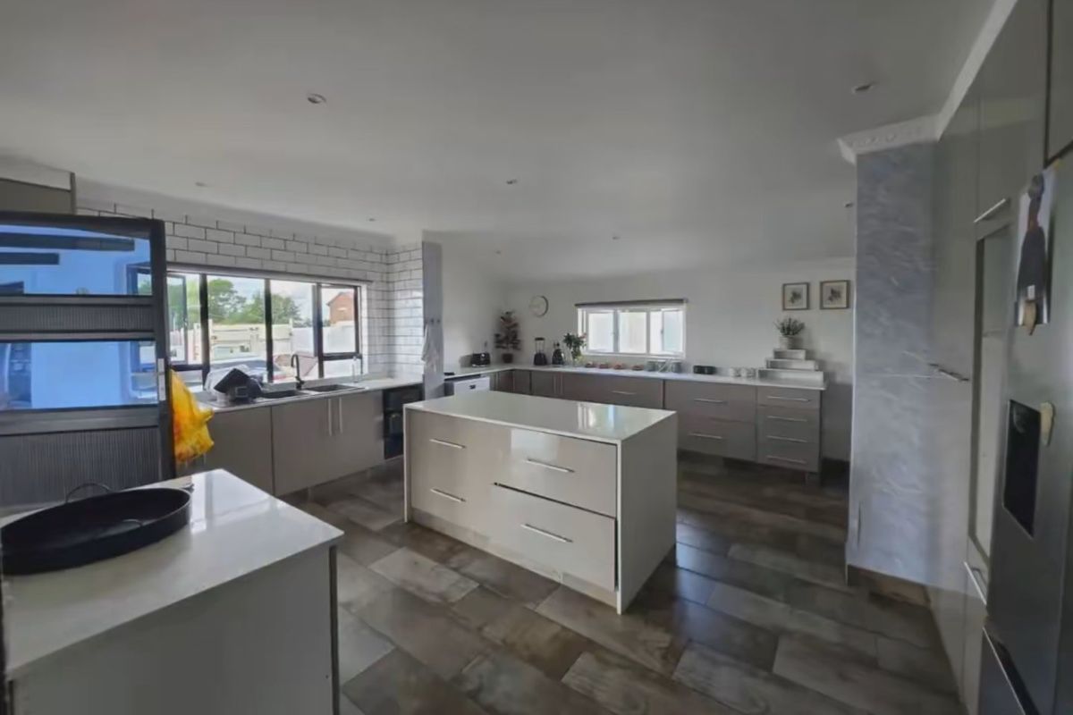 a stunning property in Ixopo is now available for sale - Photo 4