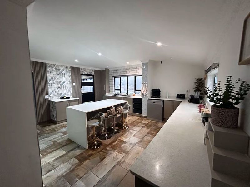 a stunning property in Ixopo is now available for sale - Photo 2