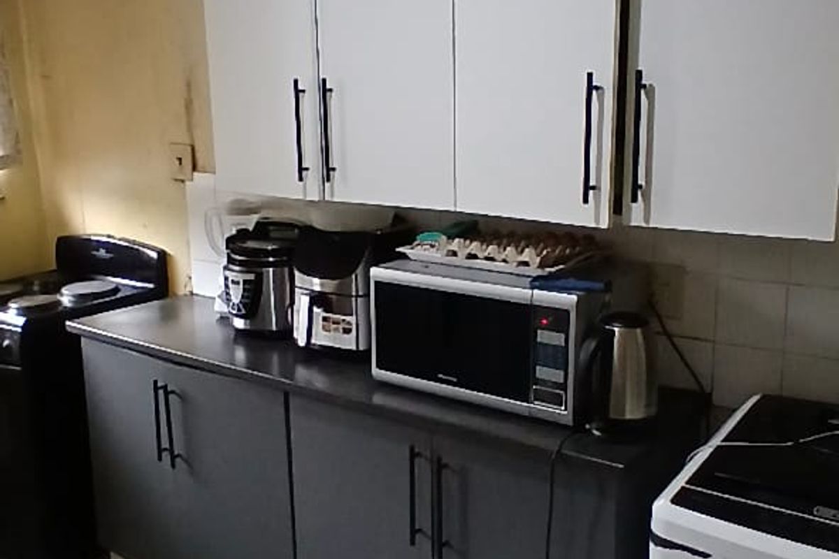 Spacious & Versatile 2-Bedroom Apartment – Muckleneuk, Pretoria - Photo 5