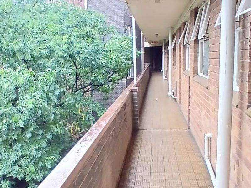 Spacious & Versatile 2-Bedroom Apartment – Muckleneuk, Pretoria - Photo 2