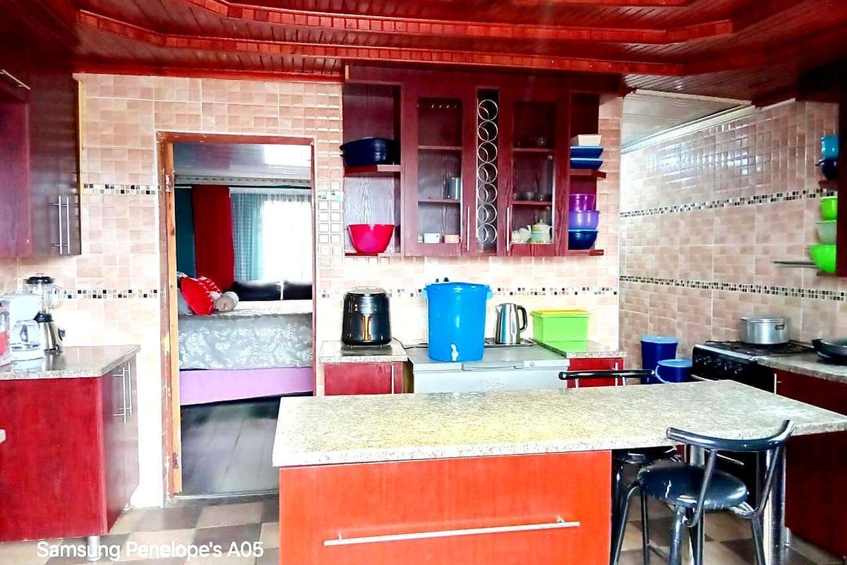 6 BEDROOM HOUSE FOR SALE  IN SCENARY PARK - Photo 5