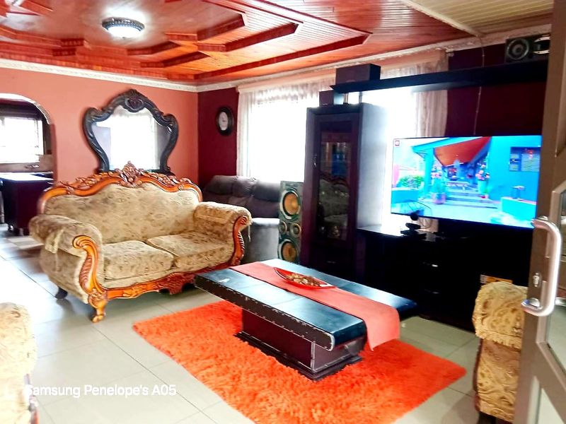 6 BEDROOM HOUSE FOR SALE  IN SCENARY PARK - Photo 10