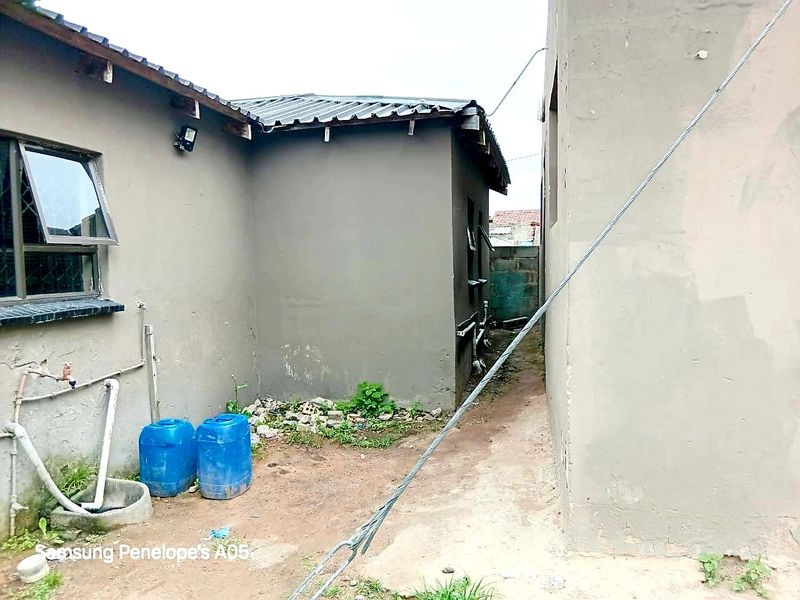 6 BEDROOM HOUSE FOR SALE  IN SCENARY PARK - Photo 8