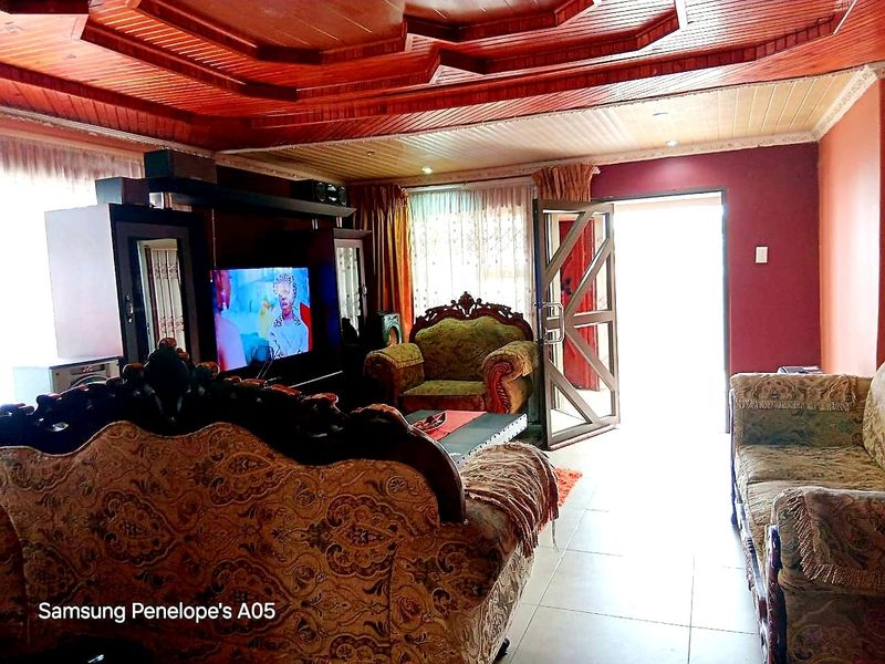 6 BEDROOM HOUSE FOR SALE  IN SCENARY PARK - Photo 6