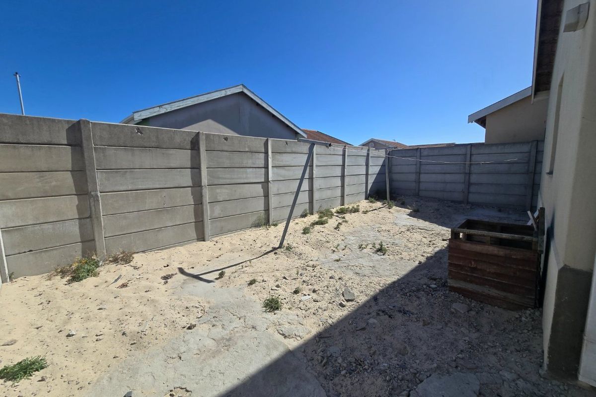 Two bedroom starter home in great location  - Photo 4