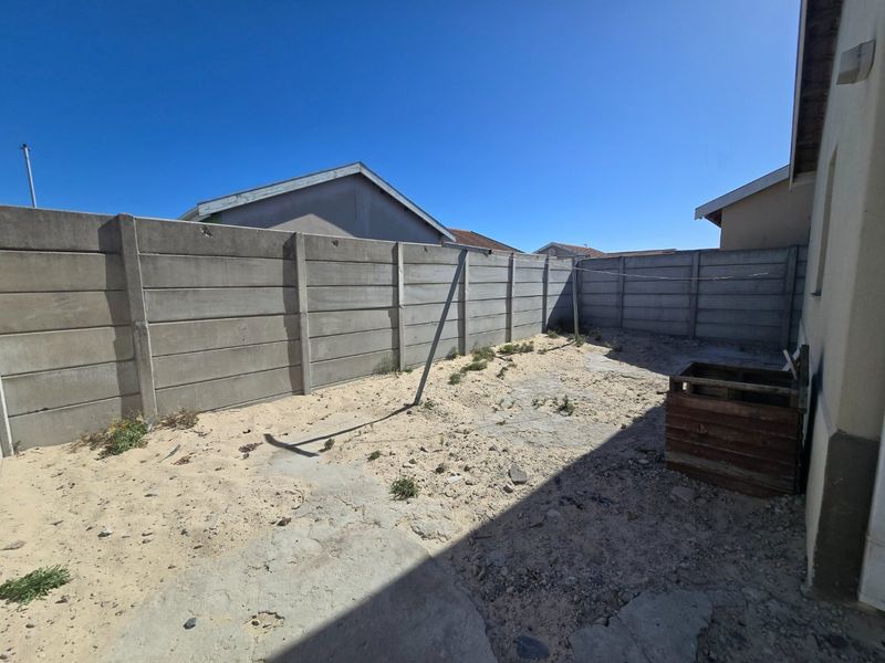 Two bedroom starter home in great location  - Photo 4