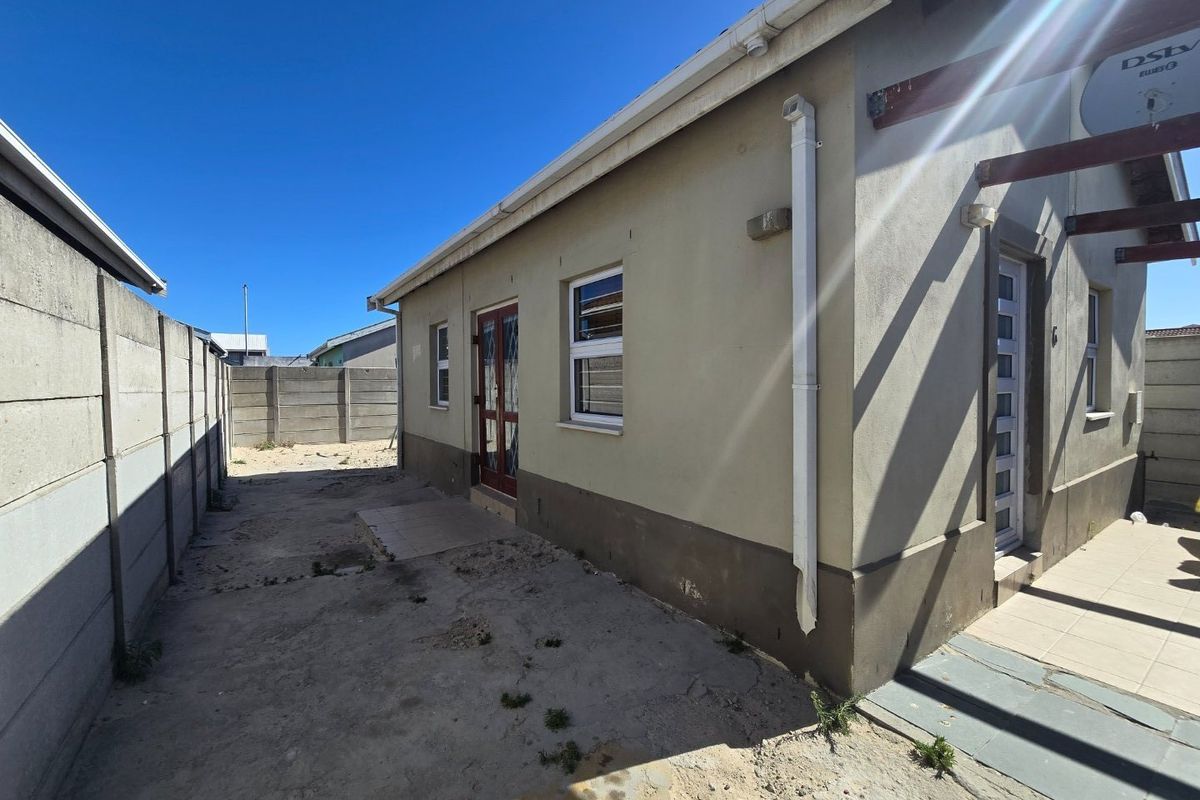 Two bedroom starter home in great location  - Photo 5