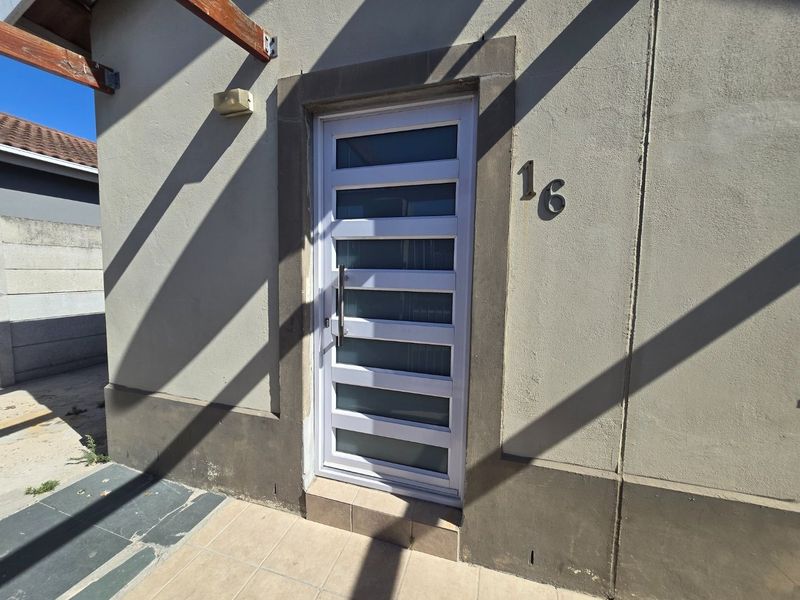 Two bedroom starter home in great location  - Photo 7