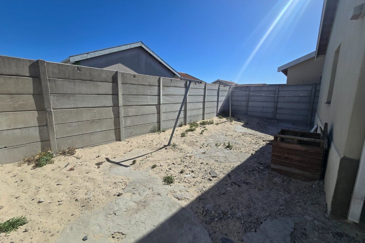 Two bedroom starter home in great location  - Photo 3