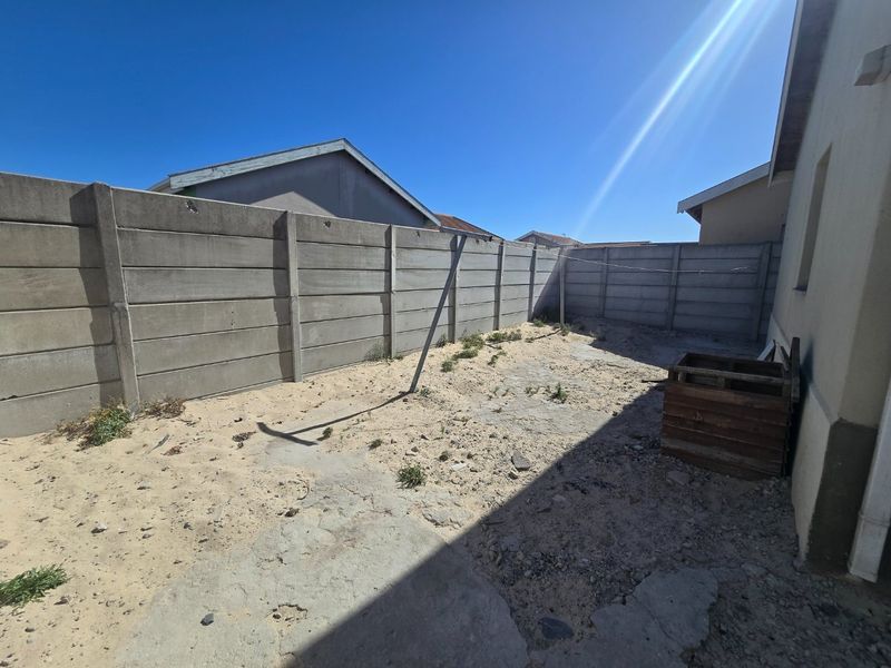 Two bedroom starter home in great location  - Photo 3