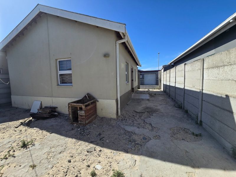 Two bedroom starter home in great location  - Photo 2