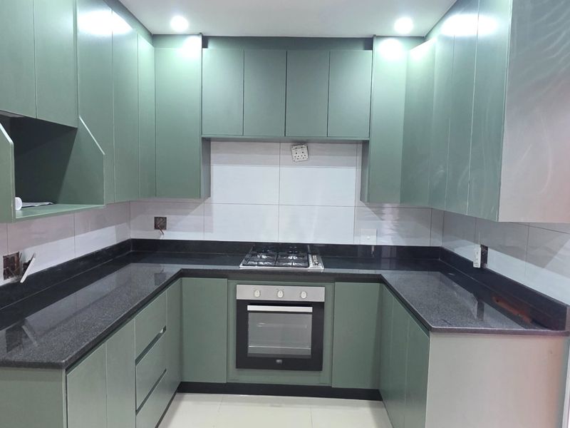 Stunning 3 Bedroom, Freestanding, Modern Family Home - Photo 6