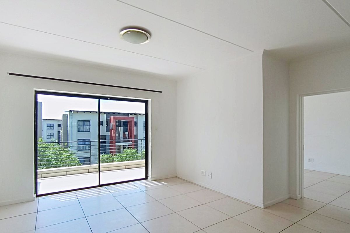 2 Bedroom Apartment in Fourways - Photo 3