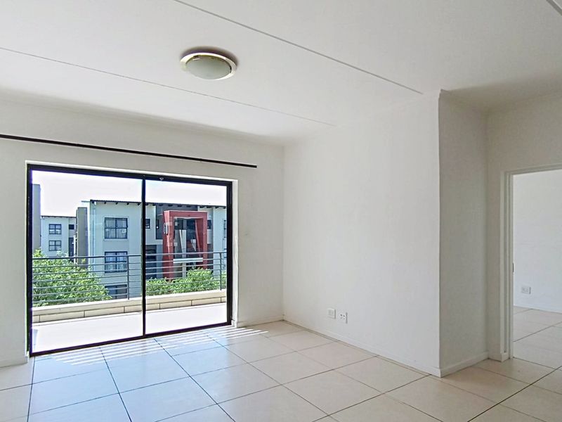 2 Bedroom Apartment in Fourways - Photo 3