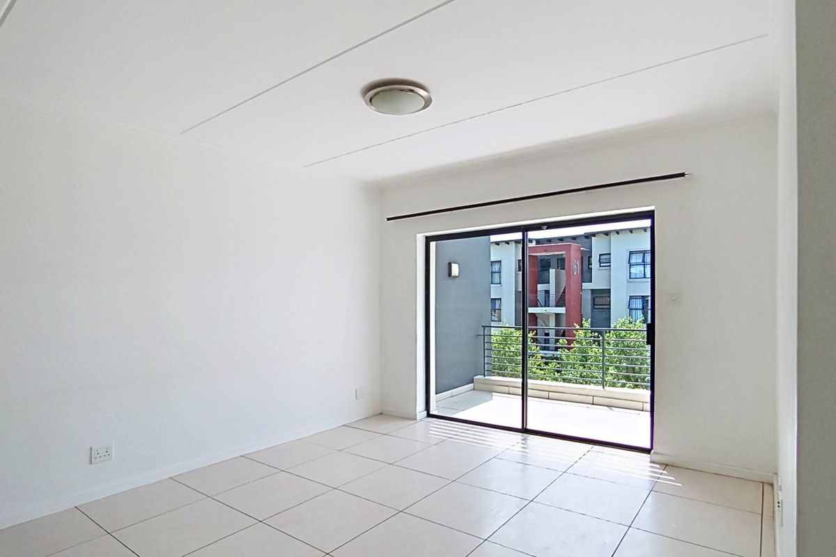 2 Bedroom Apartment in Fourways - Photo 5