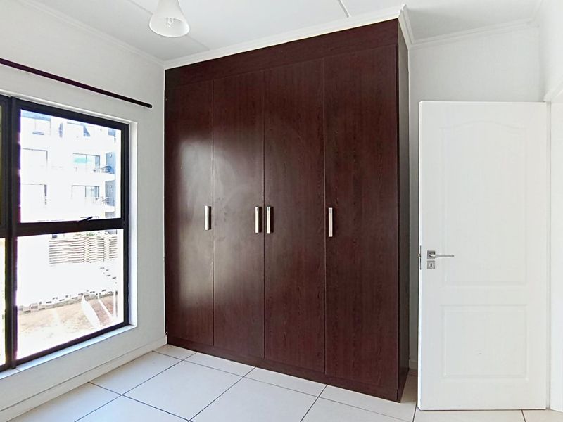 2 Bedroom Apartment in Fourways - Photo 10