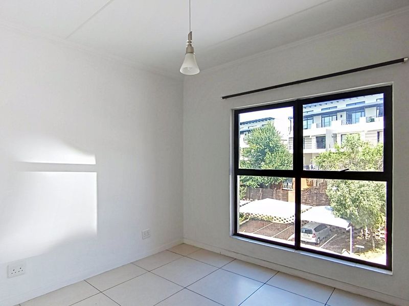 2 Bedroom Apartment in Fourways - Photo 9
