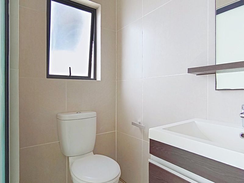 2 Bedroom Apartment in Fourways - Photo 6