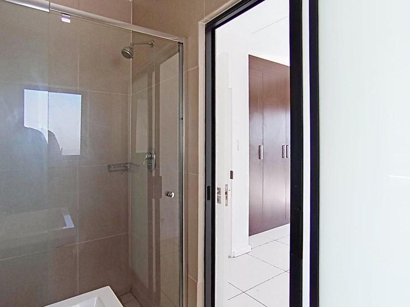 2 Bedroom Apartment in Fourways - Photo 7