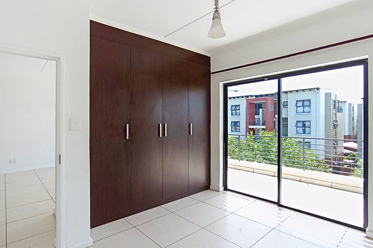 2 Bedroom Apartment in Fourways - Photo 2