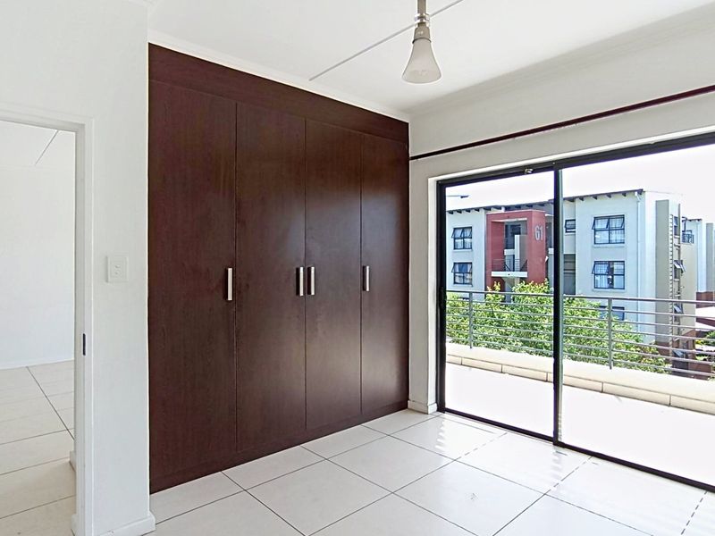 2 Bedroom Apartment in Fourways - Photo 2