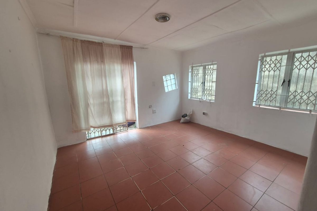 2 Bedroom House for sale in Merewent  - Photo 3