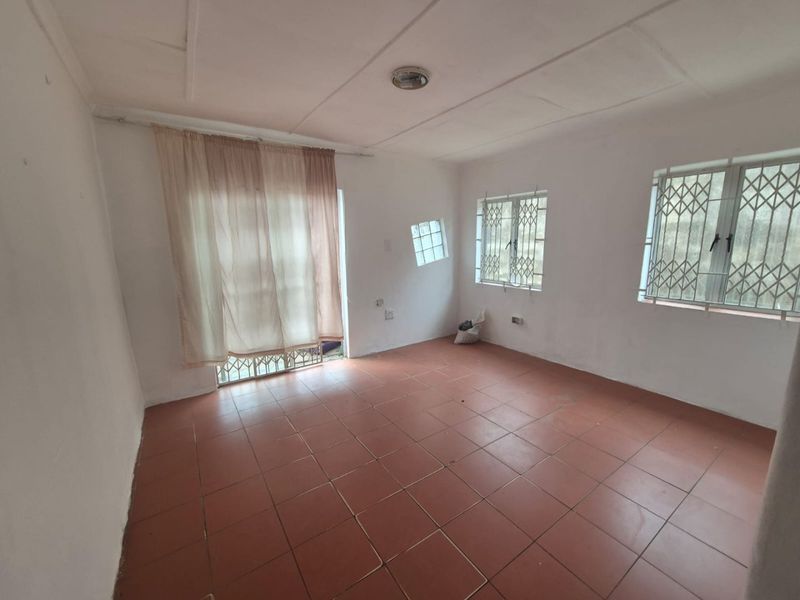 2 Bedroom House for sale in Merewent  - Photo 3