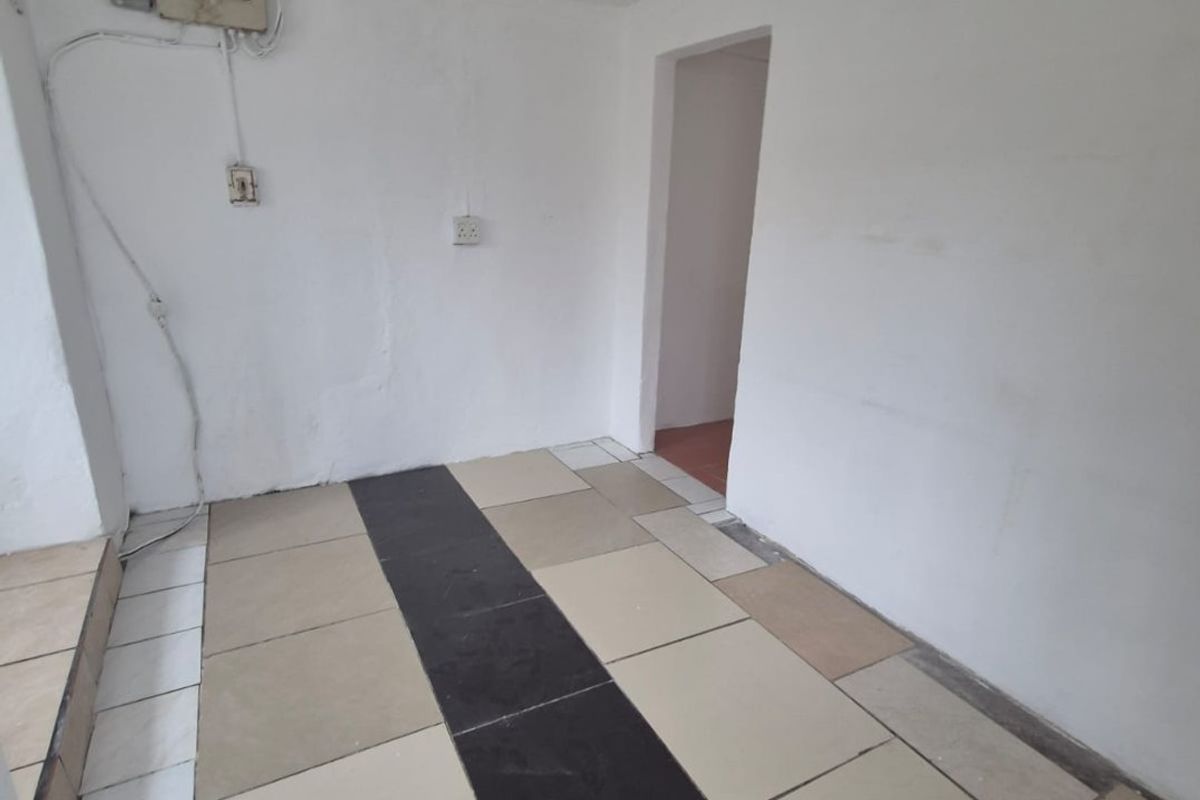 2 Bedroom House for sale in Merewent  - Photo 5