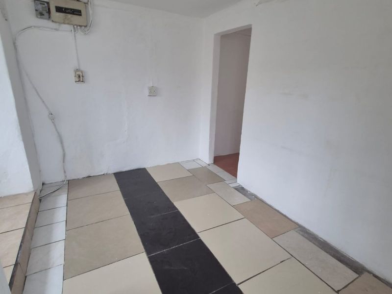 2 Bedroom House for sale in Merewent  - Photo 5