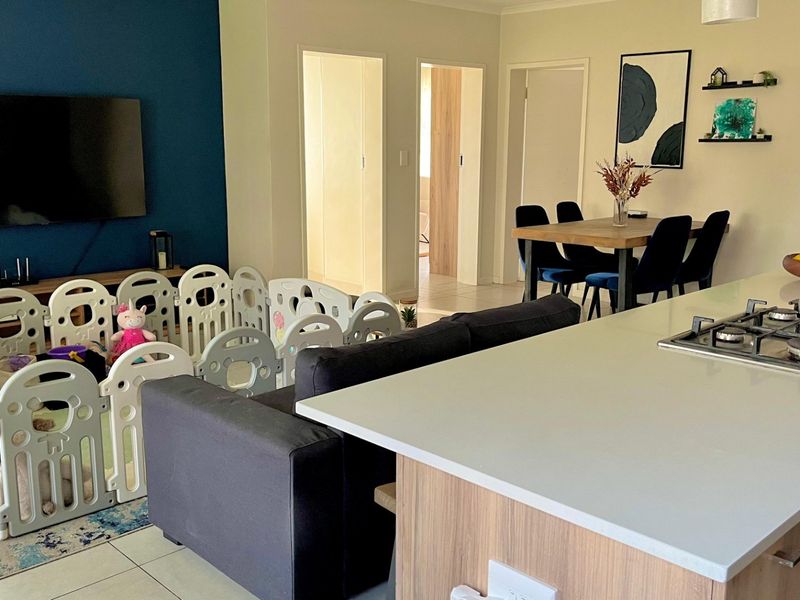 Immaculate Garden Townhouse with lots of extras! - Photo 6