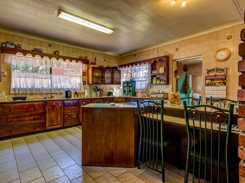 Expansive Estate Offering Exceptional Family Living - Photo 10