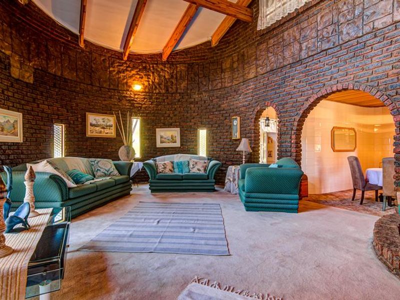 Expansive Estate Offering Exceptional Family Living - Photo 7