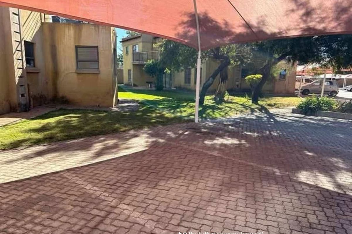TWO BEDROOM TWO BATHROOM TOWN HOUSE AVAILABLE IN PENINA PARK POLOKWANE - Photo 3
