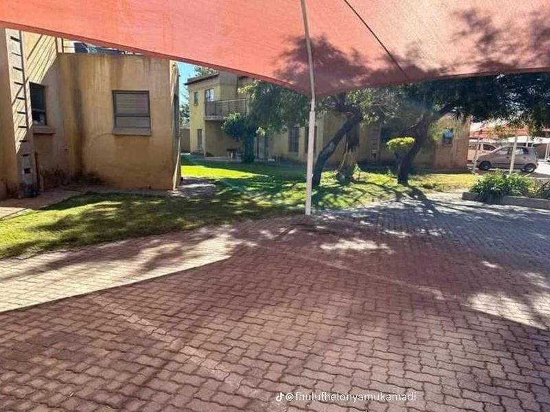 TWO BEDROOM TWO BATHROOM TOWN HOUSE AVAILABLE IN PENINA PARK POLOKWANE - Photo 3