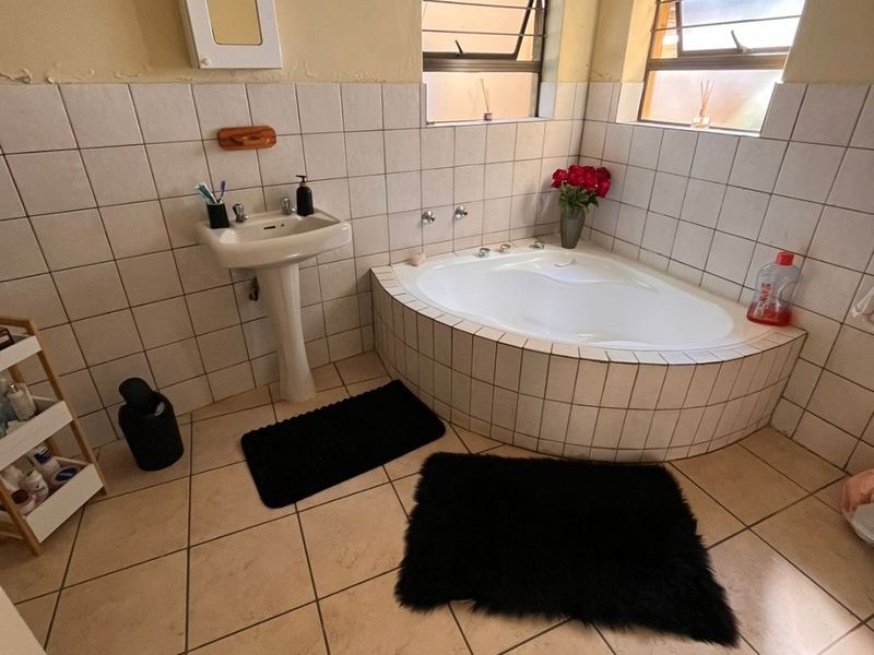 TWO BEDROOM TWO BATHROOM TOWN HOUSE AVAILABLE IN PENINA PARK POLOKWANE - Photo 10