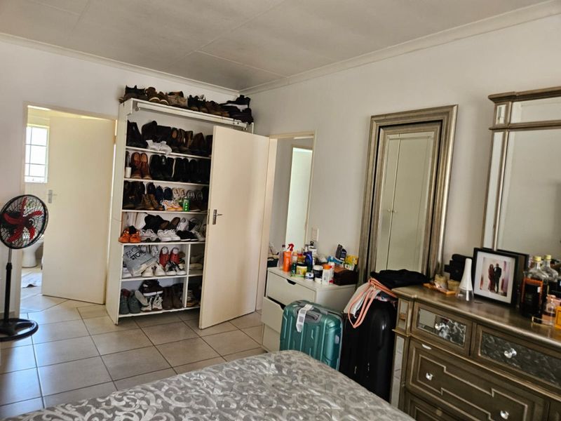 Lovely 3-Bedroom First-Floor Townhouse - Photo 9