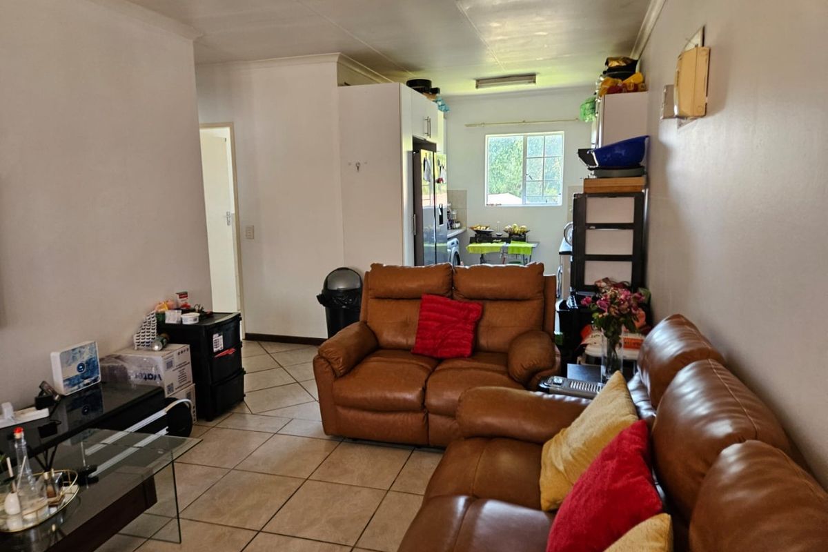 Lovely 3-Bedroom First-Floor Townhouse - Photo 5