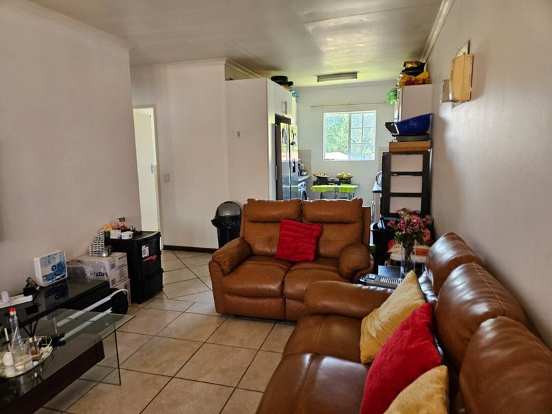 Lovely 3-Bedroom First-Floor Townhouse - Photo 5