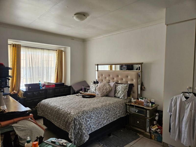 Lovely 3-Bedroom First-Floor Townhouse - Photo 8