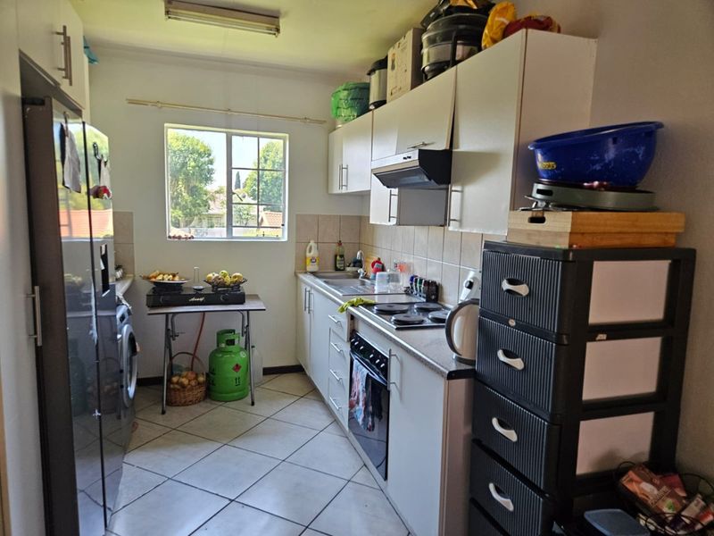 Lovely 3-Bedroom First-Floor Townhouse - Photo 3