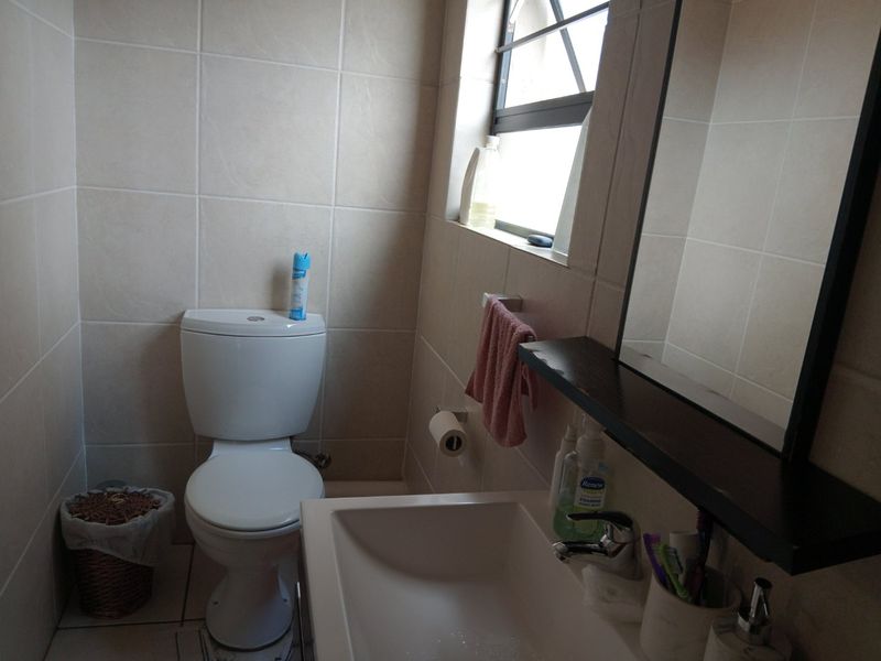 Modern 2 bedroom and 2 bathroom apartment. - Photo 9