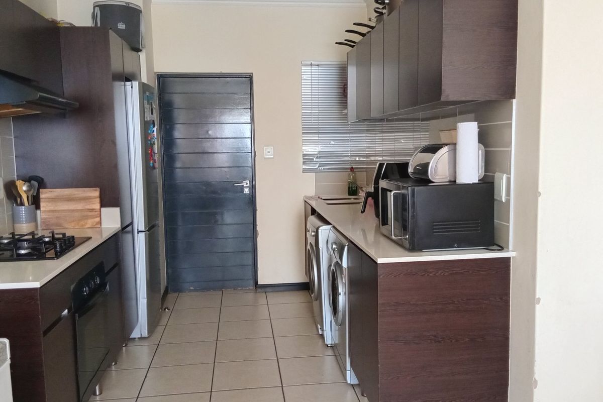 Modern 2 bedroom and 2 bathroom apartment. - Photo 2