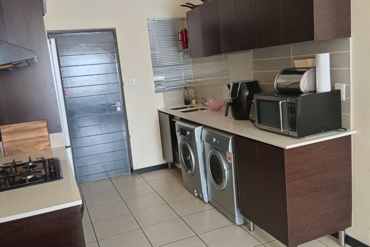 Modern 2 bedroom and 2 bathroom apartment. - Photo 3