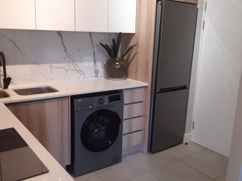 Elegant 1 Bedroom Apartment to rent in Waterfall City- Midrand  - Photo 4