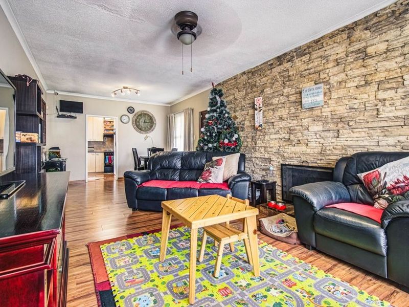 Spacious Family Home with Excellent Amenities - Photo 2