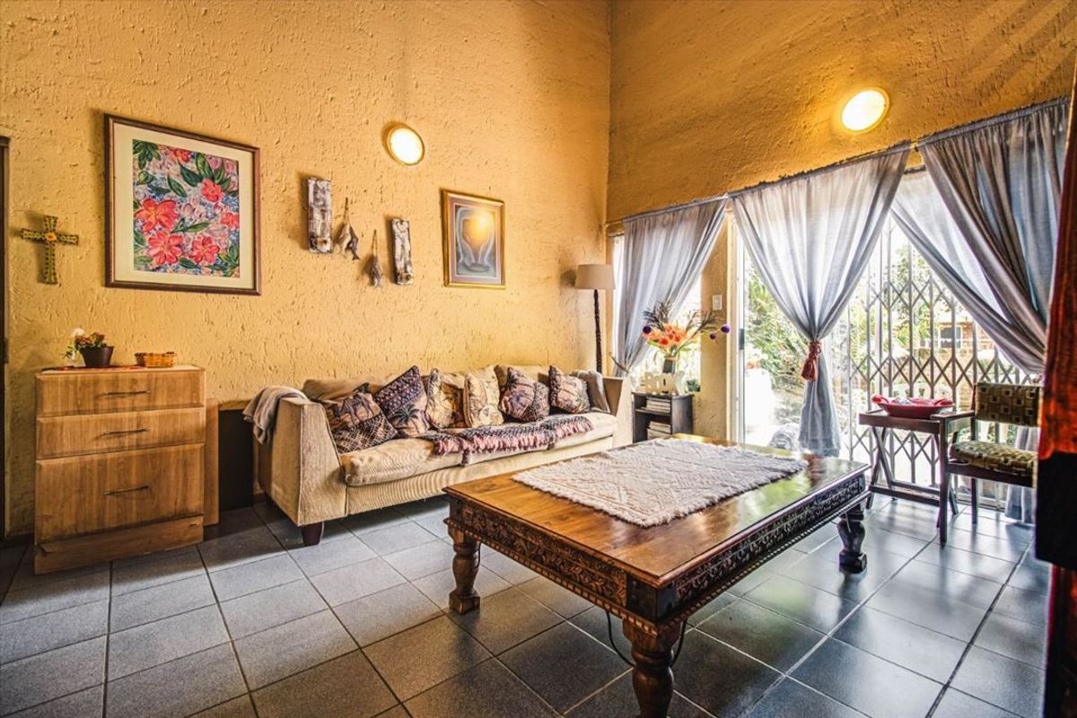 Comfortable Family Home with Practical Living Spaces - Photo 2