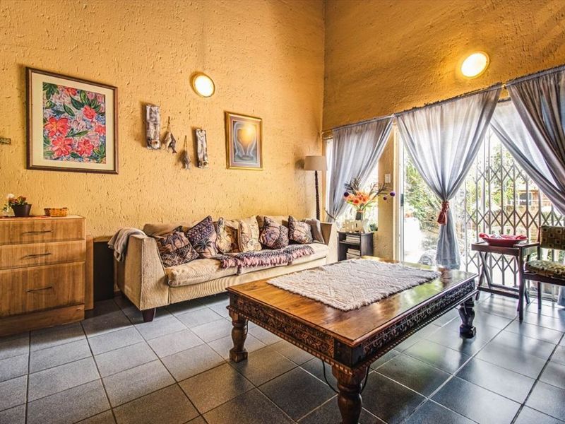 Comfortable Family Home with Practical Living Spaces - Photo 2