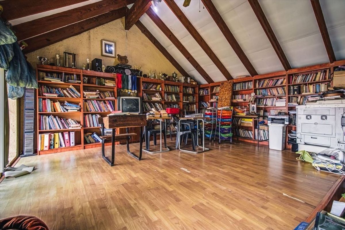 Comfortable Family Home with Practical Living Spaces - Photo 3