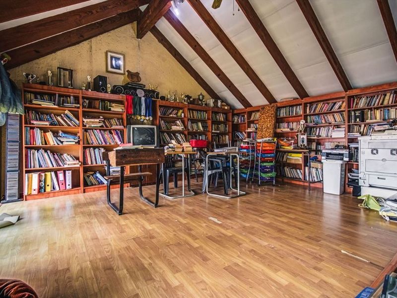 Comfortable Family Home with Practical Living Spaces - Photo 3